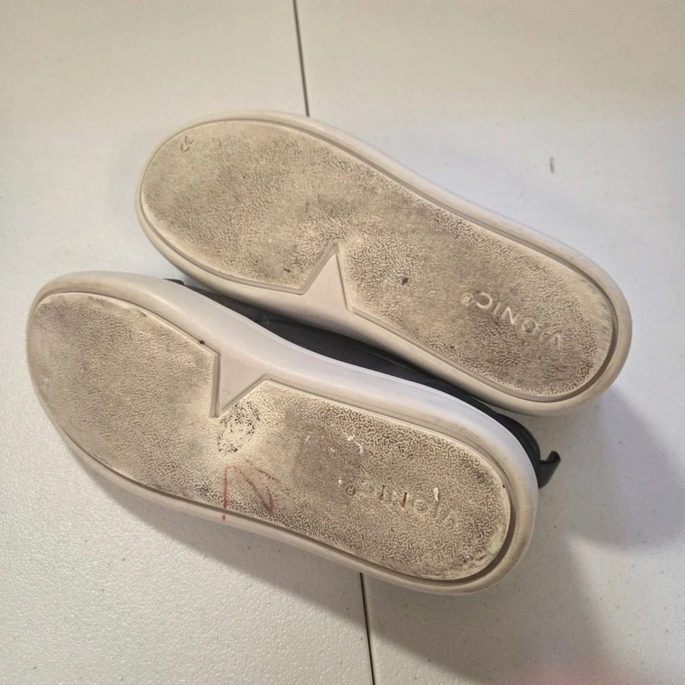 Vionic Black Leather Slip On‎ Sneakers Womens Size 6.5 Casual Comfort